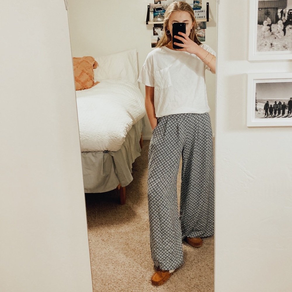 1. State flowy pants